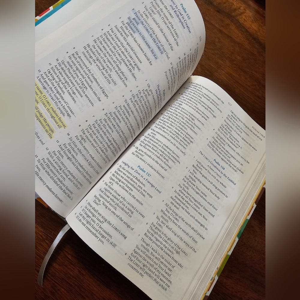 Color Code Bible - Picture 3 of 5